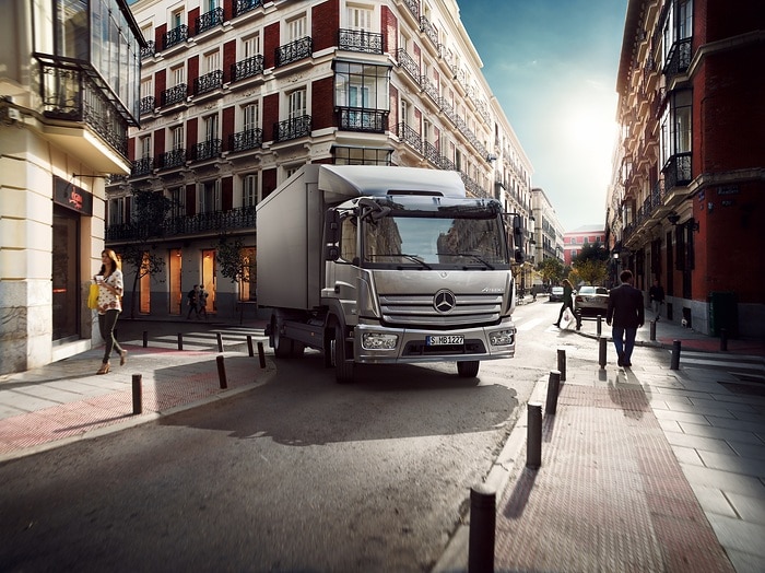 25th anniversary of the Mercedes-Benz Atego: A truck as versatile as the transport tasks in distribution haulage