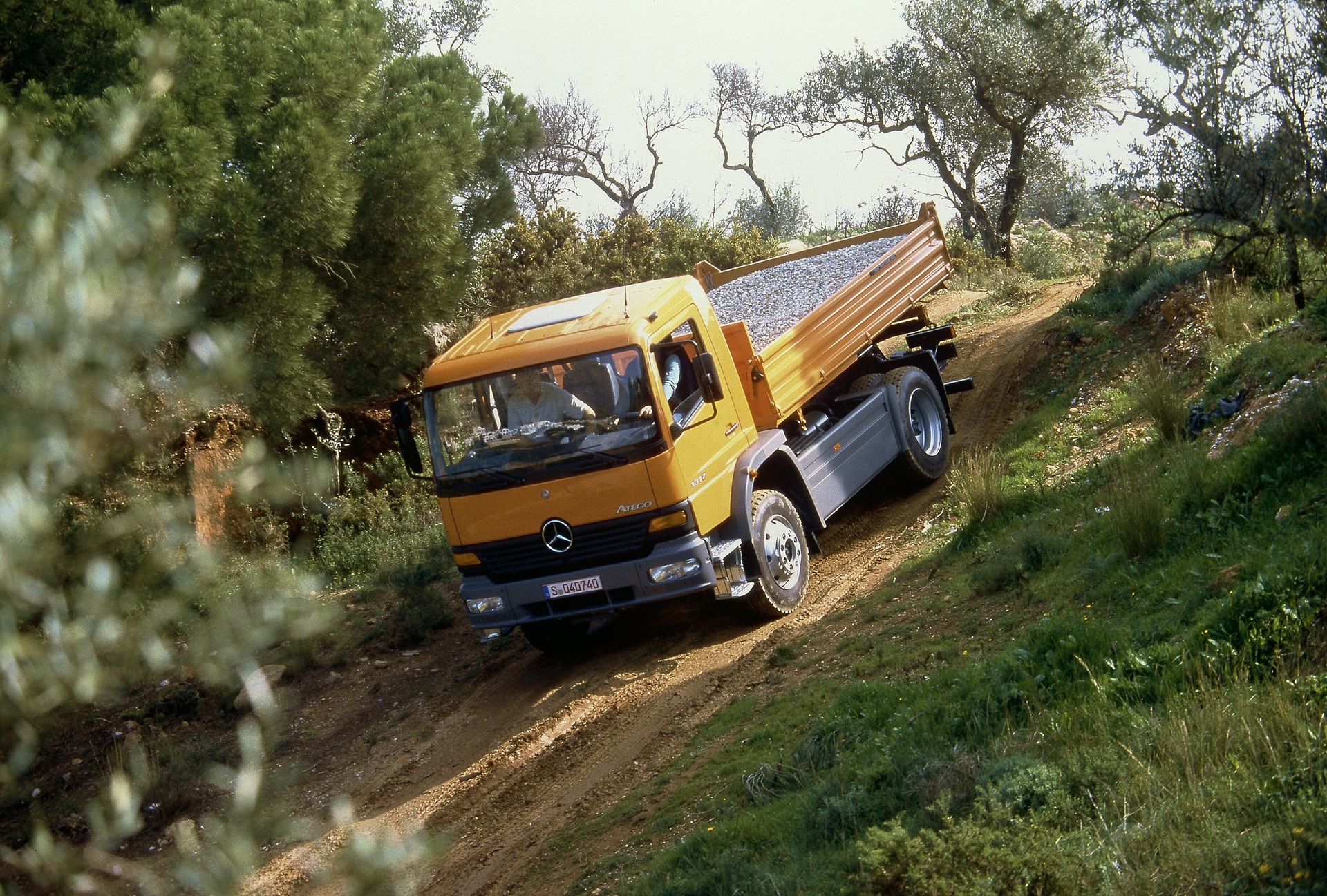 25 Jahre Mercedes-Benz Atego: ein Lkw so vielseitig wie die Transportaufgaben im Verteilerverkehr