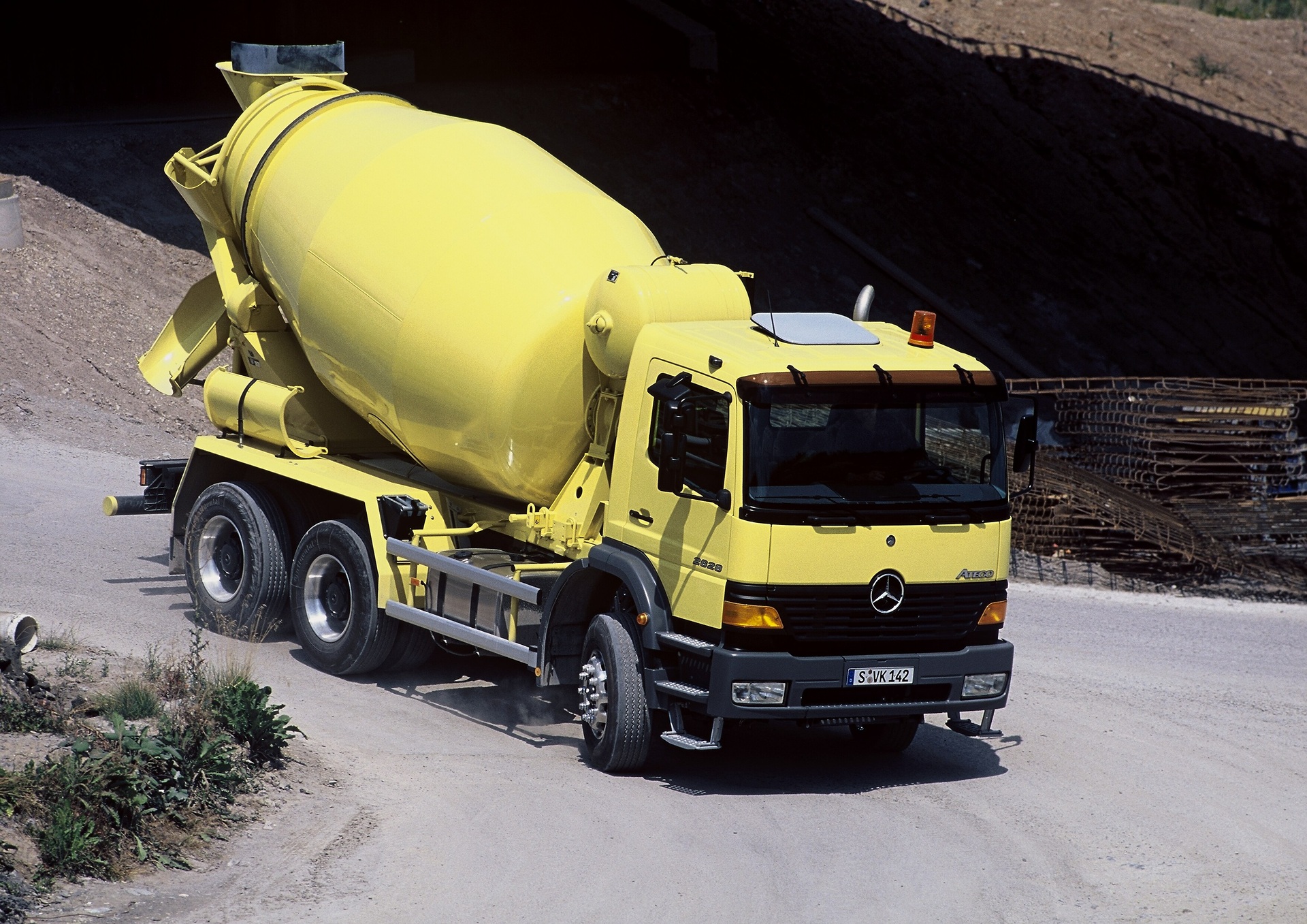 25th anniversary of the Mercedes-Benz Atego: A truck as versatile as the transport tasks in distribution haulage