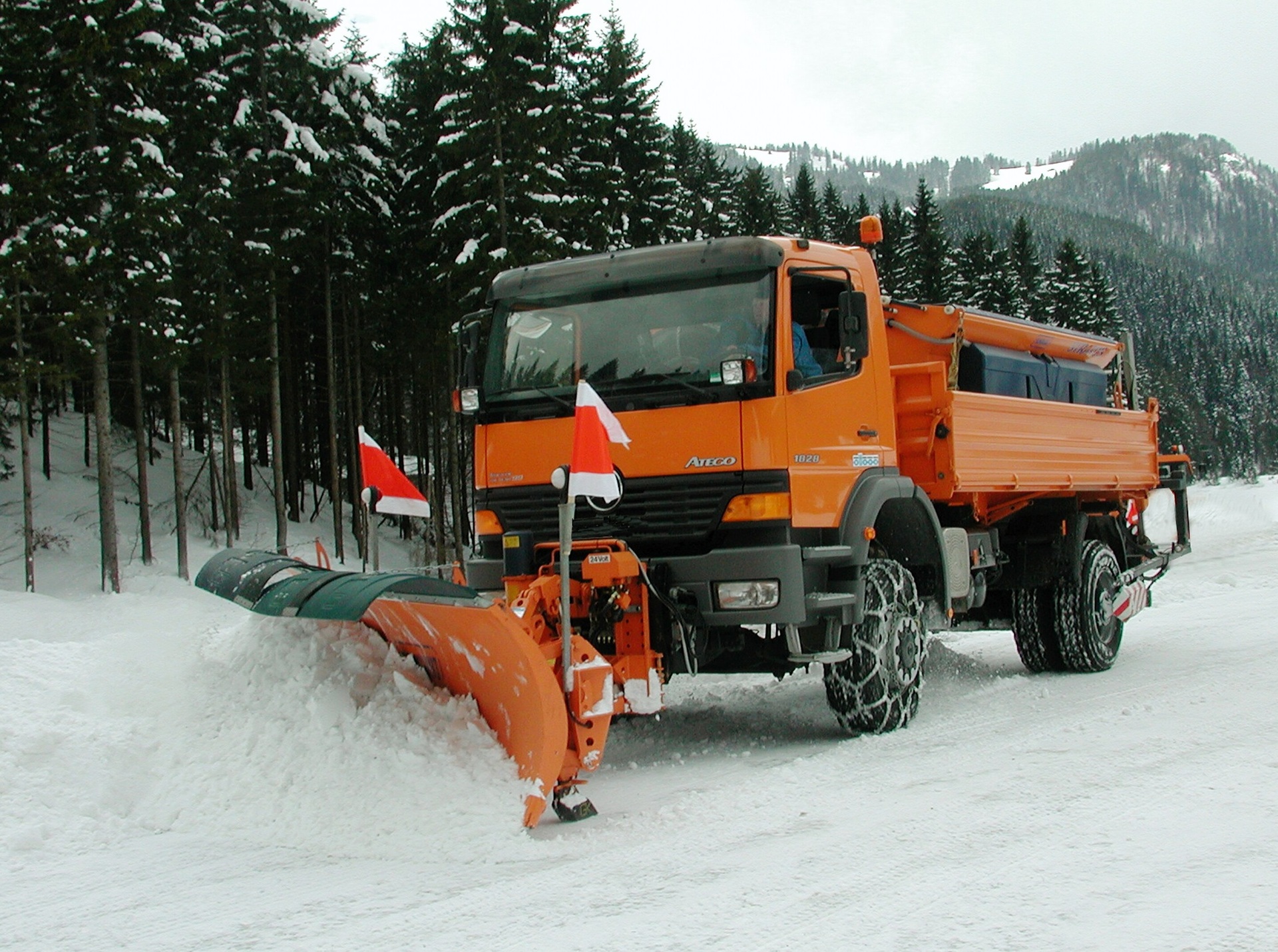 25th anniversary of the Mercedes-Benz Atego: A truck as versatile as the transport tasks in distribution haulage