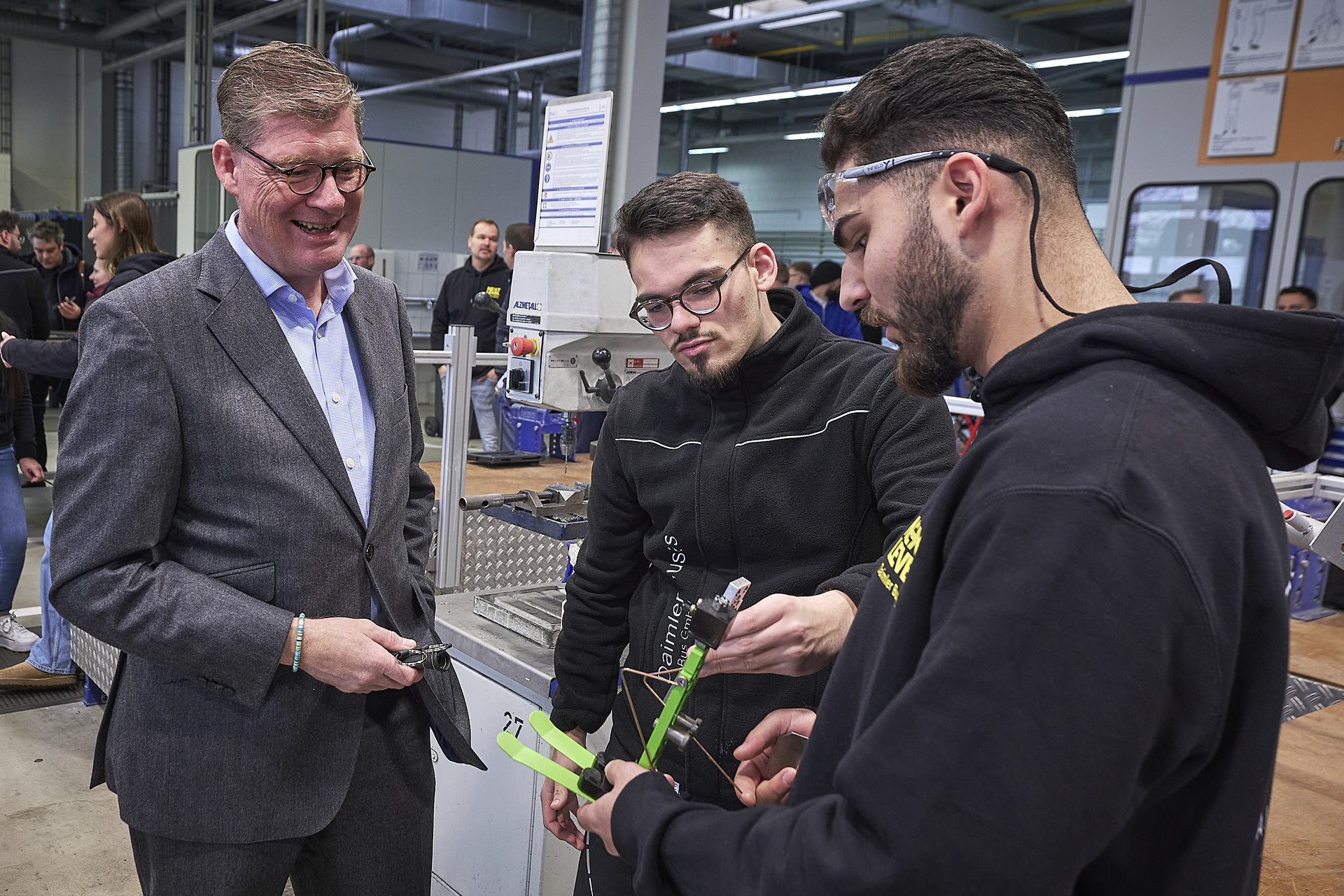 Till Oberwörder, CEO Daimler Buses, begrüßt neue Auszubildende und dual Studierende in Neu-Ulm