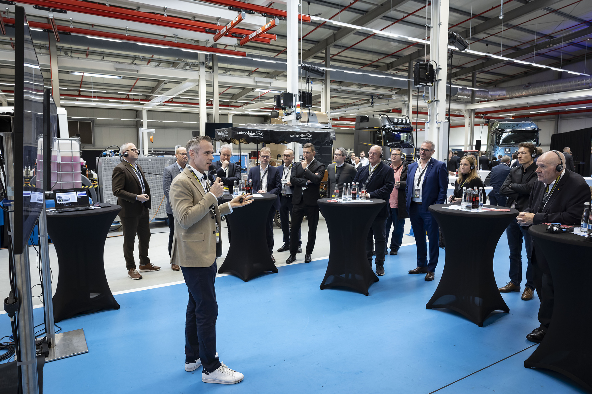 Höhepunkt des Jubiläumsjahres im Mercedes-Benz Werk Wörth: 60 Jahre Tradition – Transformation – Zukunft Höhepunkt des Jubiläumsjahres im Mercedes-Benz Werk Wörth: 60 Jahre Tradition – Transformation – Zukunft