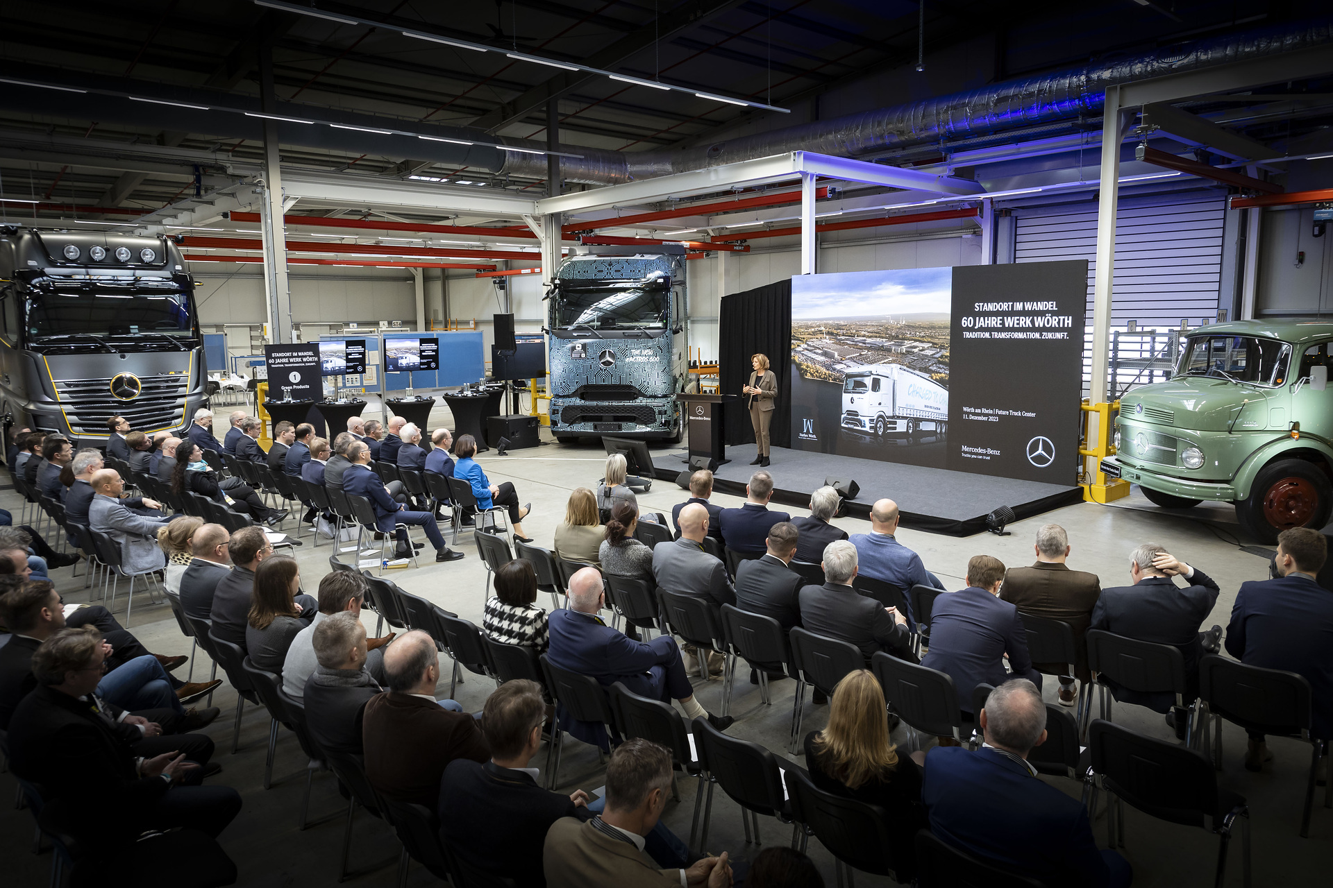 Höhepunkt des Jubiläumsjahres im Mercedes-Benz Werk Wörth: 60 Jahre Tradition – Transformation – Zukunft Höhepunkt des Jubiläumsjahres im Mercedes-Benz Werk Wörth: 60 Jahre Tradition – Transformation – Zukunft