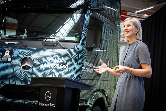 Höhepunkt des Jubiläumsjahres im Mercedes-Benz Werk Wörth: 60 Jahre Tradition – Transformation – Zukunft