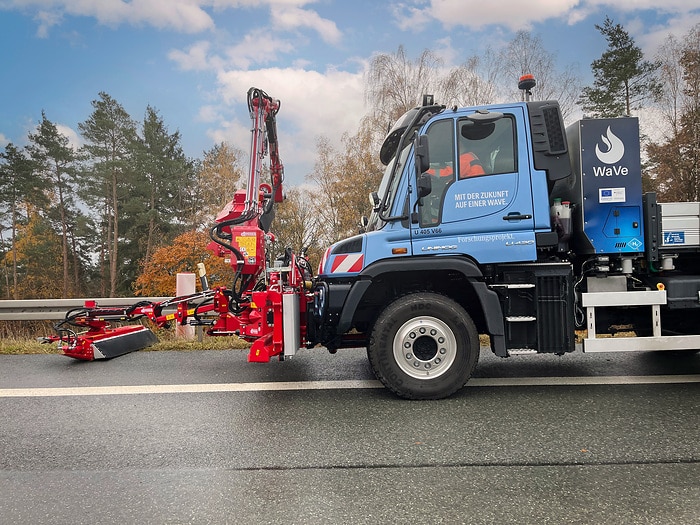 Mercedes-Benz Special Trucks is testing a Unimog prototype with hydrogen combustion engine