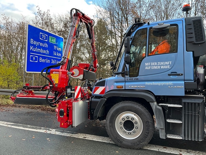 Mercedes-Benz Special Trucks is testing a Unimog prototype with hydrogen combustion engine