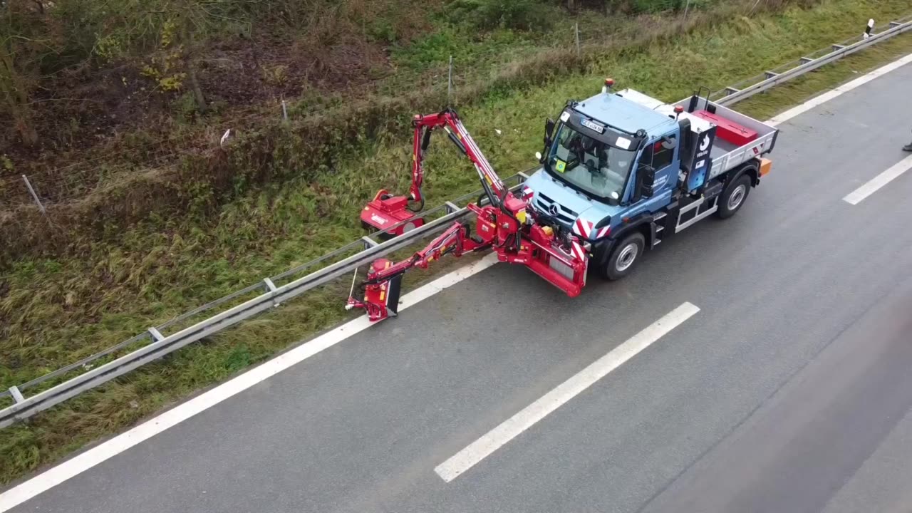 Mercedes-Benz Special Trucks is testing a Unimog prototype with hydrogen combustion engine