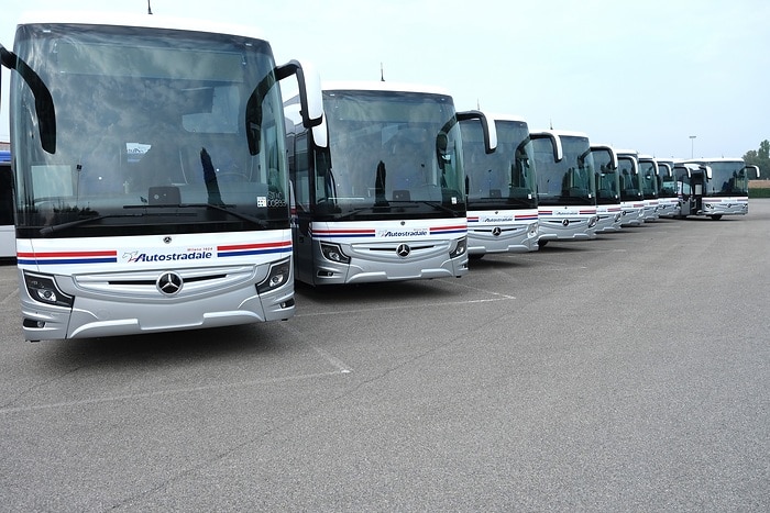 30 Reisehochdecker Mercedes-Benz Tourismo M/2 für den Gran-Turismo-Linienverkehr in Norditalien