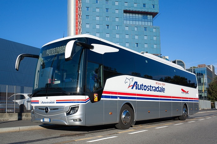 30 Reisehochdecker Mercedes-Benz Tourismo M/2 für den Gran-Turismo-Linienverkehr in Norditalien