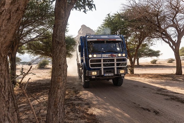 Two Mercedes-Benz truck legends return to the Dakar Rally as part of the Völkel team