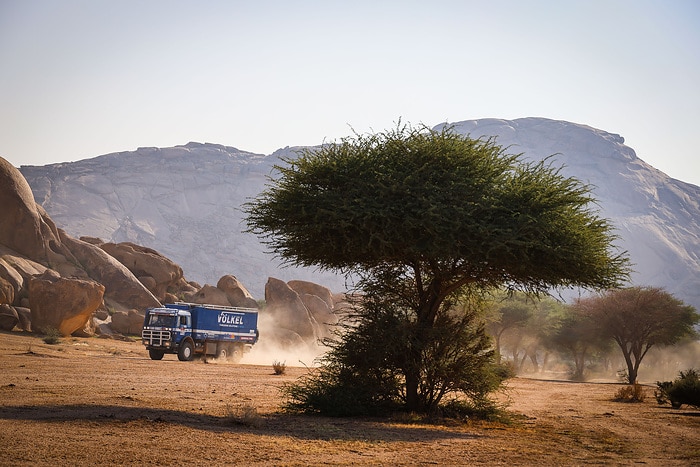 Two Mercedes-Benz truck legends return to the Dakar Rally as part of the Völkel team