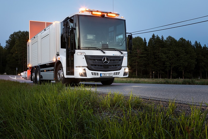 Mercedes-Benz eEconic: Vollelektrischer Wegbereiter für Verkehrssicherheit in Stockholm