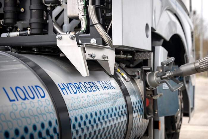 Safe, Fast and Simple: Daimler Truck and Linde Set New Standard for Liquid Hydrogen Refueling Technology