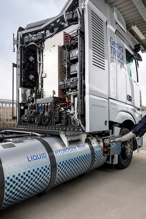 Safe, Fast and Simple: Daimler Truck and Linde Set New Standard for Liquid Hydrogen Refueling Technology