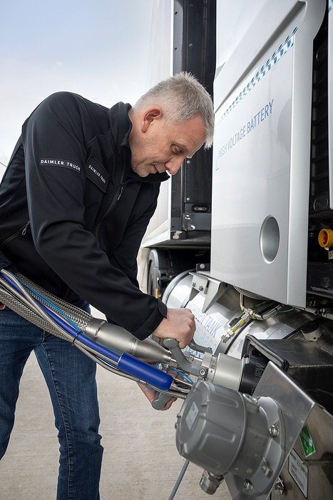 Sicher, schnell und einfach: Daimler Truck und Linde setzen mit sLH2-Technologie neuen Standard für Flüssigwasserstoff-Betankung