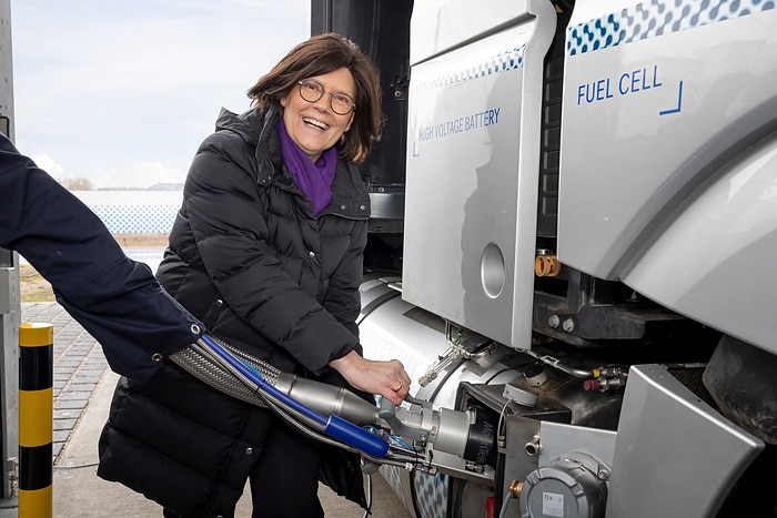 Sicher, schnell und einfach: Daimler Truck und Linde setzen mit sLH2-Technologie neuen Standard für Flüssigwasserstoff-Betankung