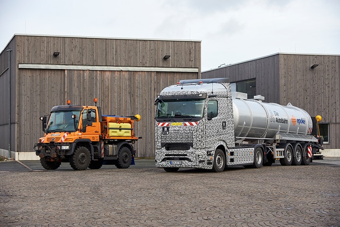 Mit Batterien gegen Schlitterpartien: E-Lkw von Mercedes-Benz Trucks bringt Sole auf Autobahn im Winterdienst aus