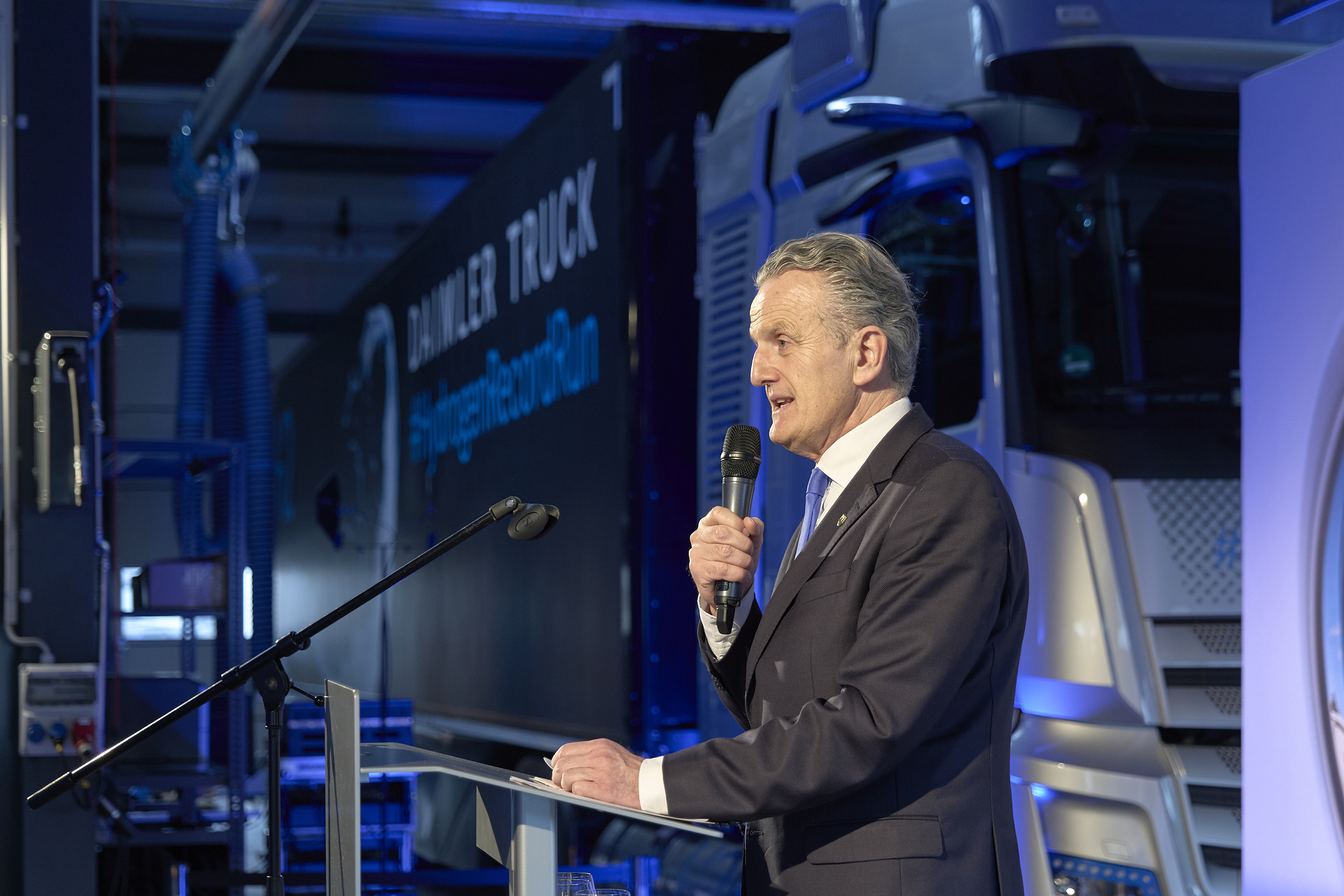 Daimler Truck opens new location for sales and servicing of trucks and buses in Stuttgart