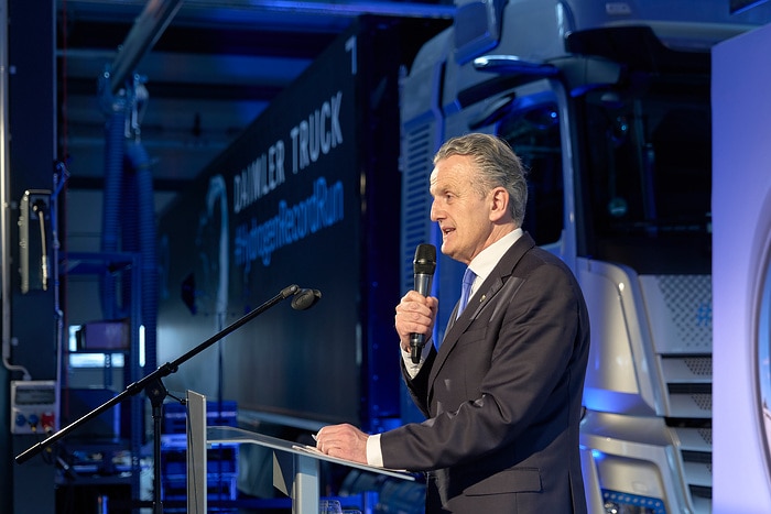 Daimler Truck eröffnet neuen Standort für Vertrieb und Service von Lkw und Bussen in Stuttgart