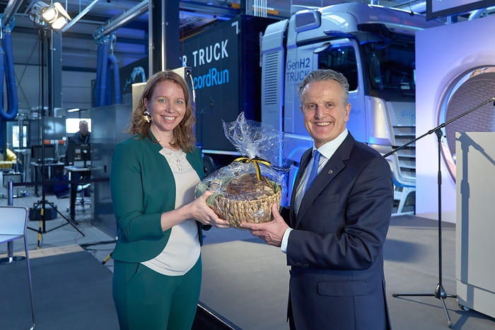 Daimler Truck eröffnet neuen Standort für Vertrieb und Service von Lkw und Bussen in Stuttgart