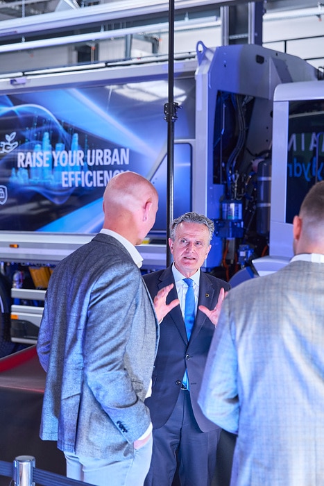 Daimler Truck eröffnet neuen Standort für Vertrieb und Service von Lkw und Bussen in Stuttgart