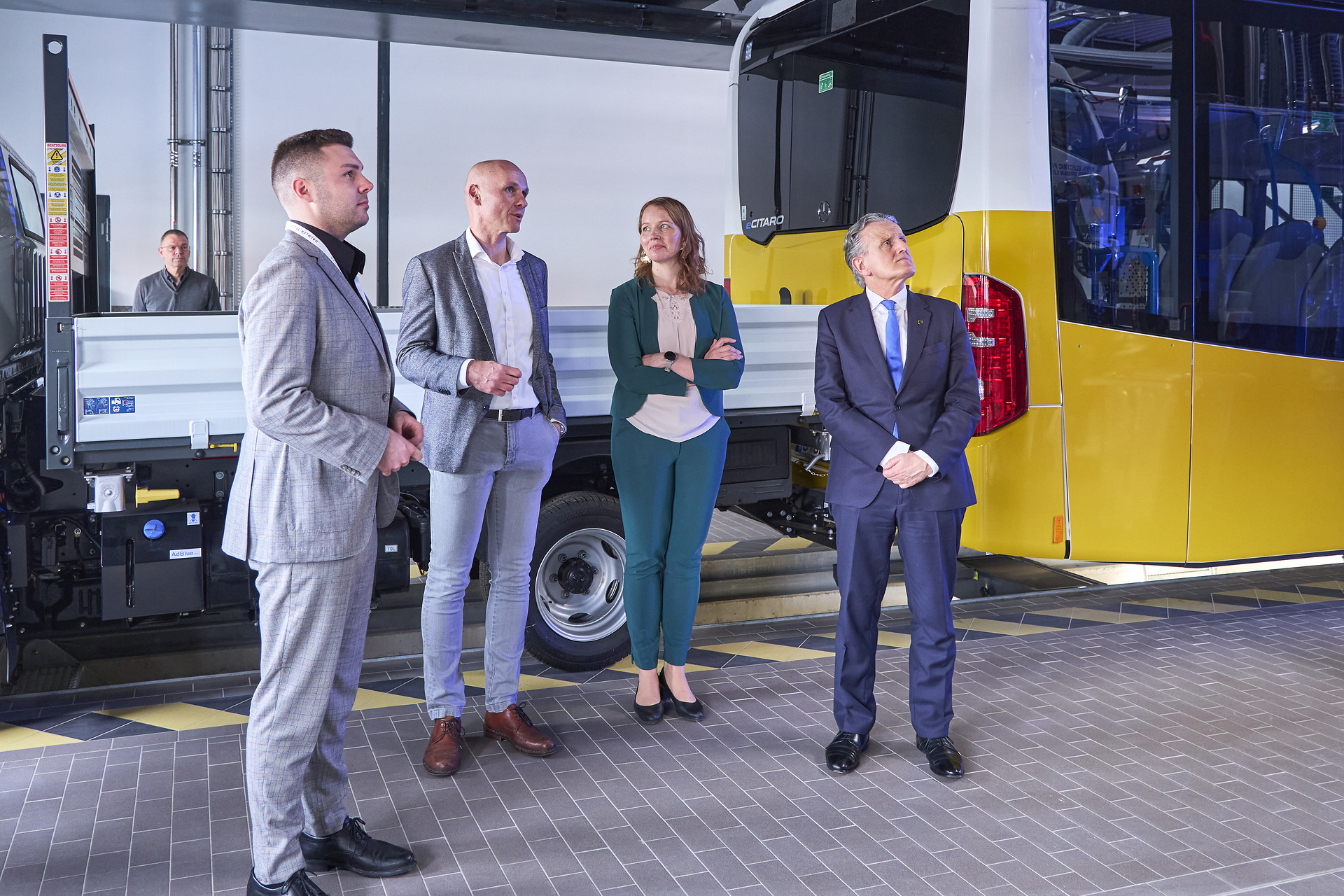 Daimler Truck eröffnet neuen Standort für Vertrieb und Service von Lkw und Bussen in Stuttgart