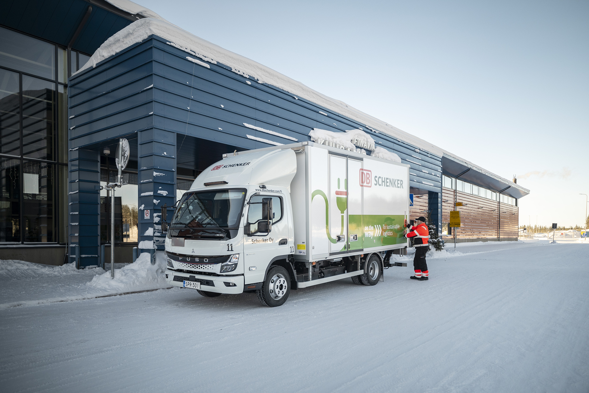 Keeps cool in Northern Finland: FUSO eCanter operates as one of Daimler Truck’s most northern electric trucks in customer operation at DB SCHENKER