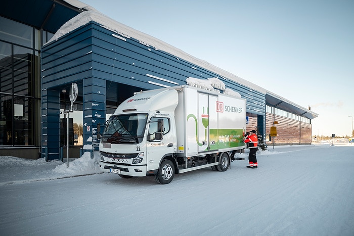 Eiskalt im Norden Finnlands: FUSO eCanter bei DB SCHENKER als einer von Daimler Trucks weltweit nördlichsten Elektro-Lkw im Einsatz