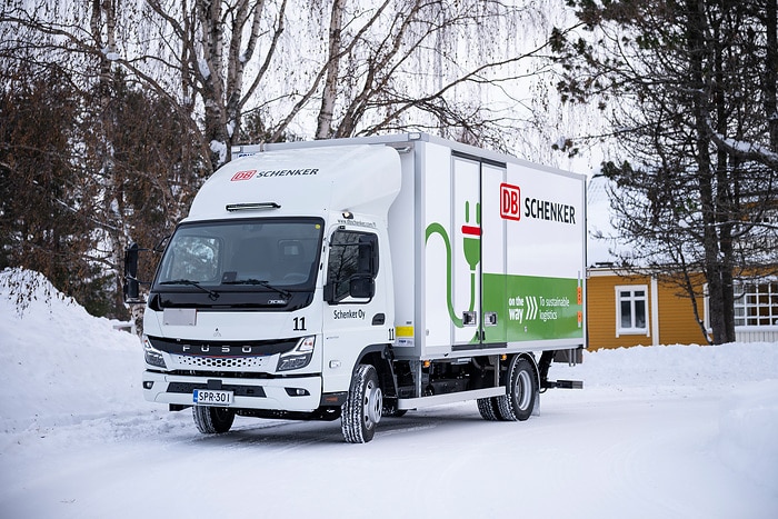 Eiskalt im Norden Finnlands: FUSO eCanter bei DB SCHENKER als einer von Daimler Trucks weltweit nördlichsten Elektro-Lkw im Einsatz