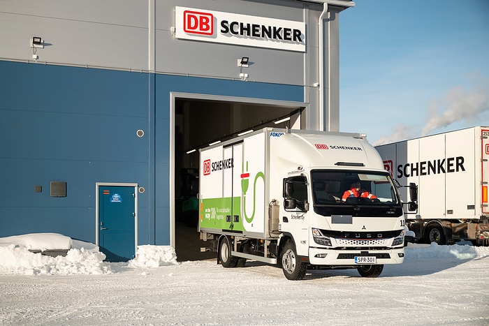 Eiskalt im Norden Finnlands: FUSO eCanter bei DB SCHENKER als einer von Daimler Trucks weltweit nördlichsten Elektro-Lkw im Einsatz