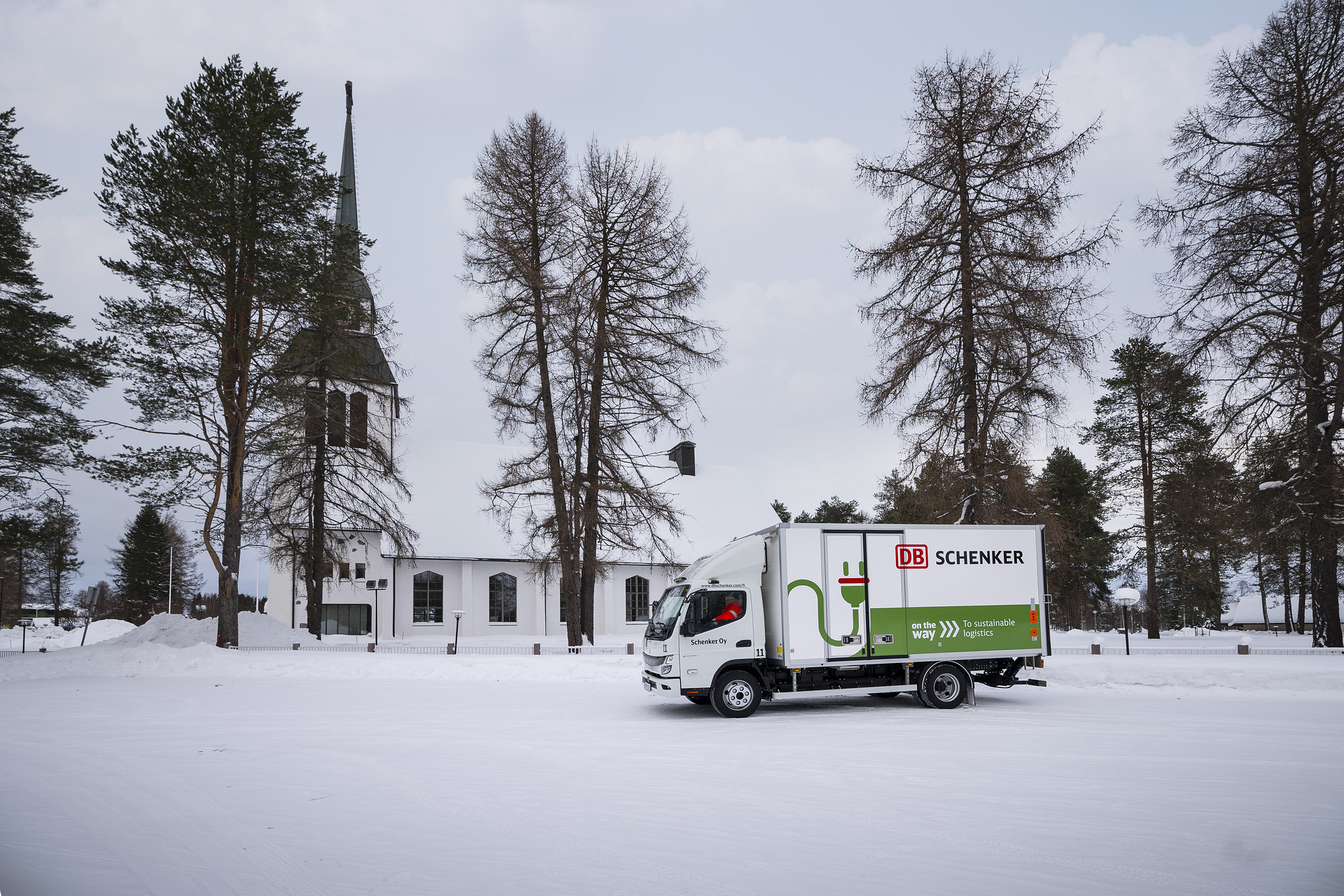 Eiskalt im Norden Finnlands: FUSO eCanter bei DB SCHENKER als einer von Daimler Trucks weltweit nördlichsten Elektro-Lkw im Einsatz