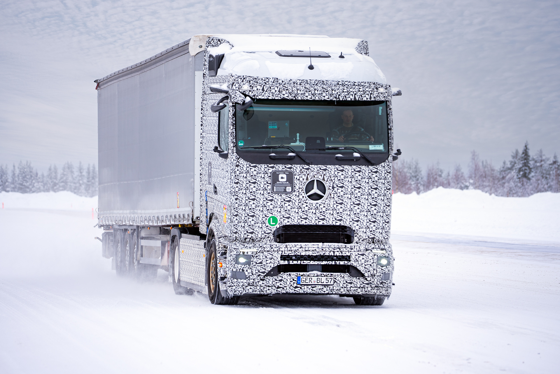 Mercedes-Benz Trucks successfully completes final winter testing of the eActros 600 in Finland before the start of series production Mercedes-Benz Trucks successfully completes final winter trials in Finland of the eActros 600 prior to start of series production