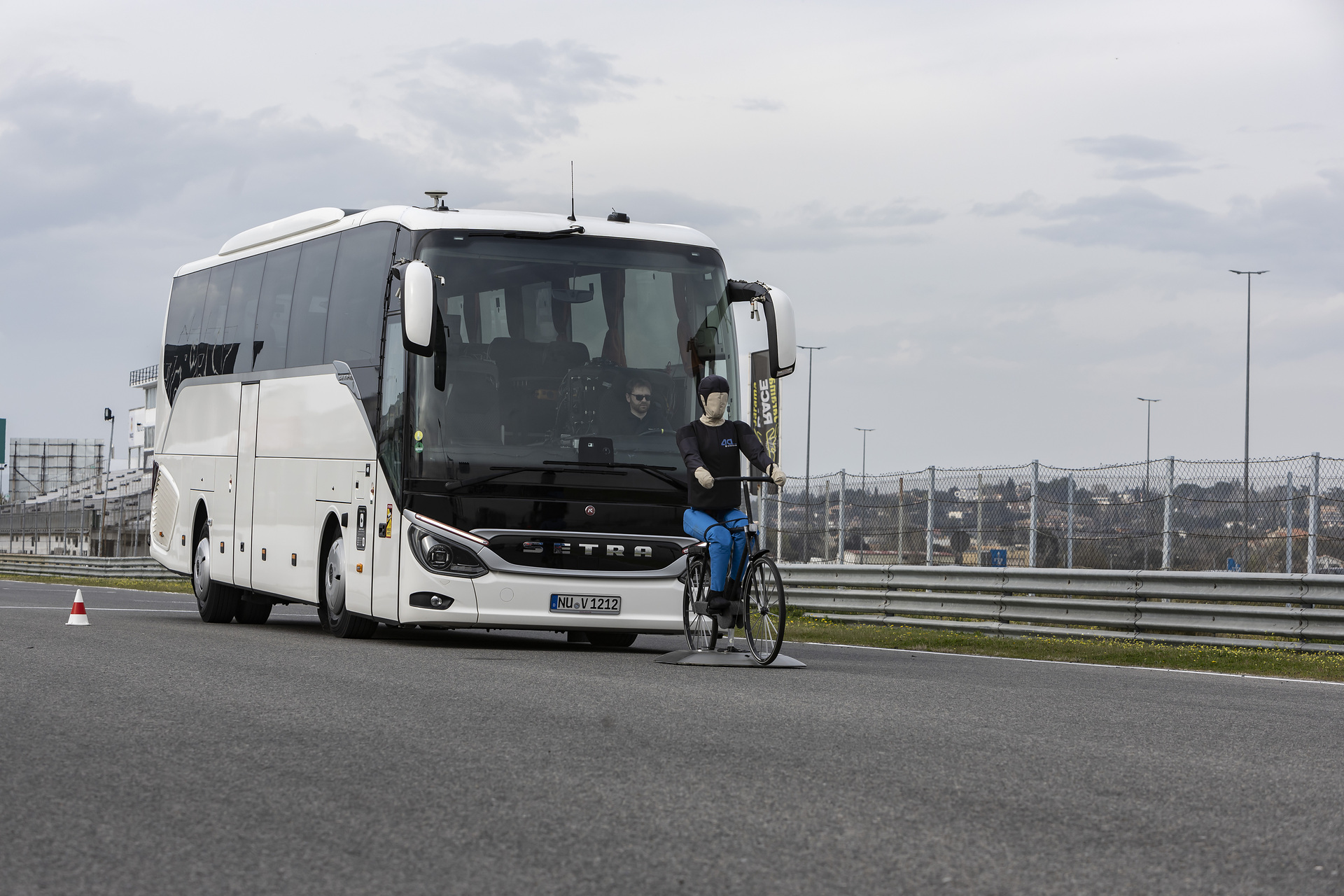 Daimler Buses demonstrates modern safety and drive systems under real-life conditions