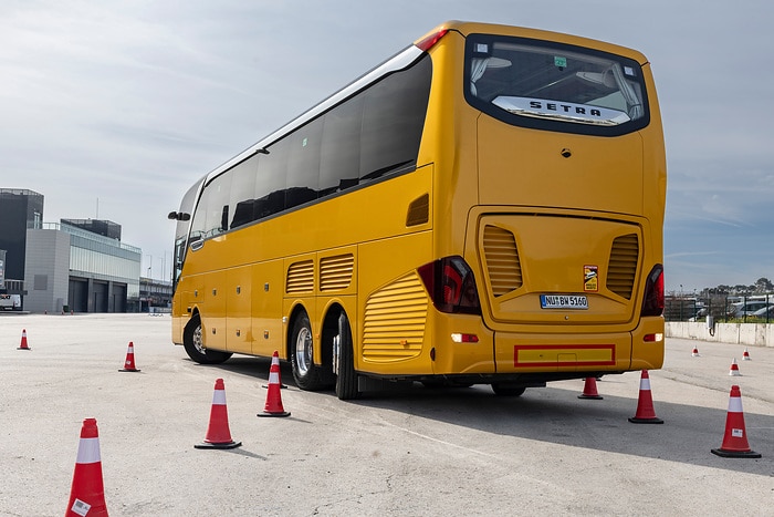 Daimler Buses demonstriert moderne Sicherheits- und Antriebssysteme im praktischen Einsatz