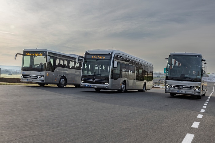 Daimler Buses demonstriert moderne Sicherheits- und Antriebssysteme im praktischen Einsatz