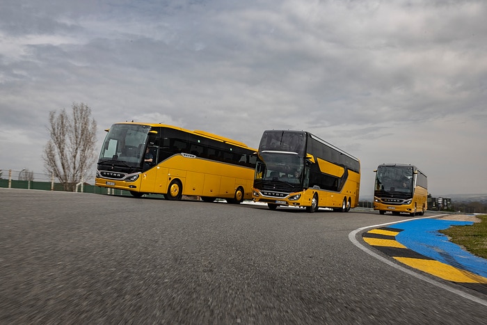 Daimler Buses demonstriert moderne Sicherheits- und Antriebssysteme im praktischen Einsatz