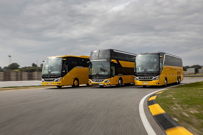 Daimler Buses demonstriert moderne Sicherheits- und Antriebssysteme im praktischen Einsatz