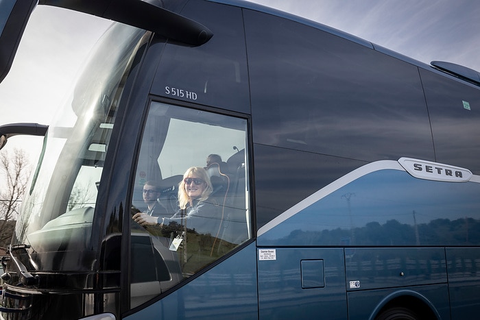 Daimler Buses demonstriert moderne Sicherheits- und Antriebssysteme im praktischen Einsatz