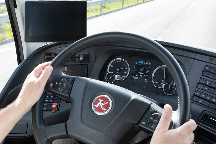 Daimler Buses demonstriert moderne Sicherheits- und Antriebssysteme im praktischen Einsatz