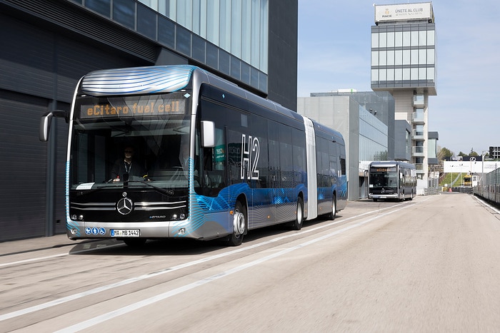 Daimler Buses demonstriert moderne Sicherheits- und Antriebssysteme im praktischen Einsatz