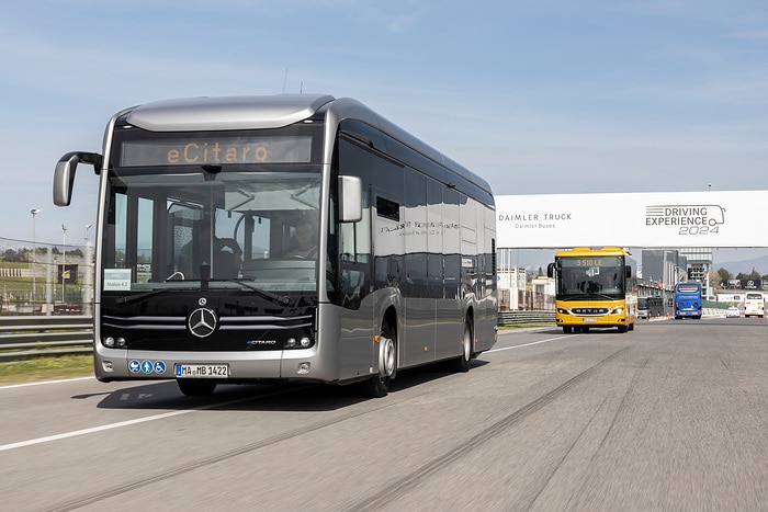 Daimler Buses demonstriert moderne Sicherheits- und Antriebssysteme im praktischen Einsatz