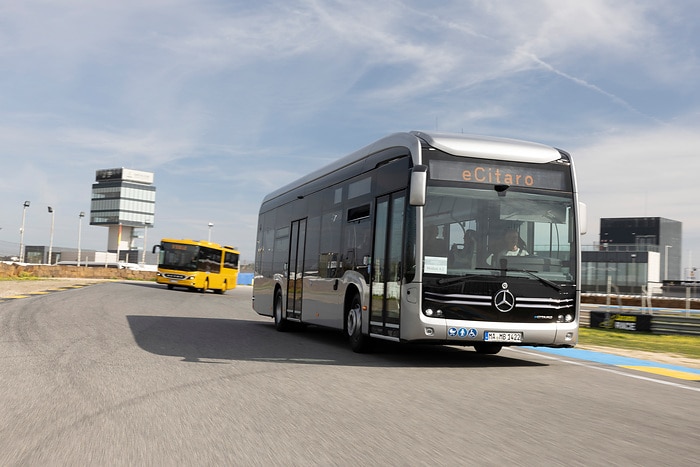 Daimler Buses demonstriert moderne Sicherheits- und Antriebssysteme im praktischen Einsatz