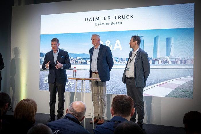 Daimler Buses demonstriert moderne Sicherheits- und Antriebssysteme im praktischen Einsatz