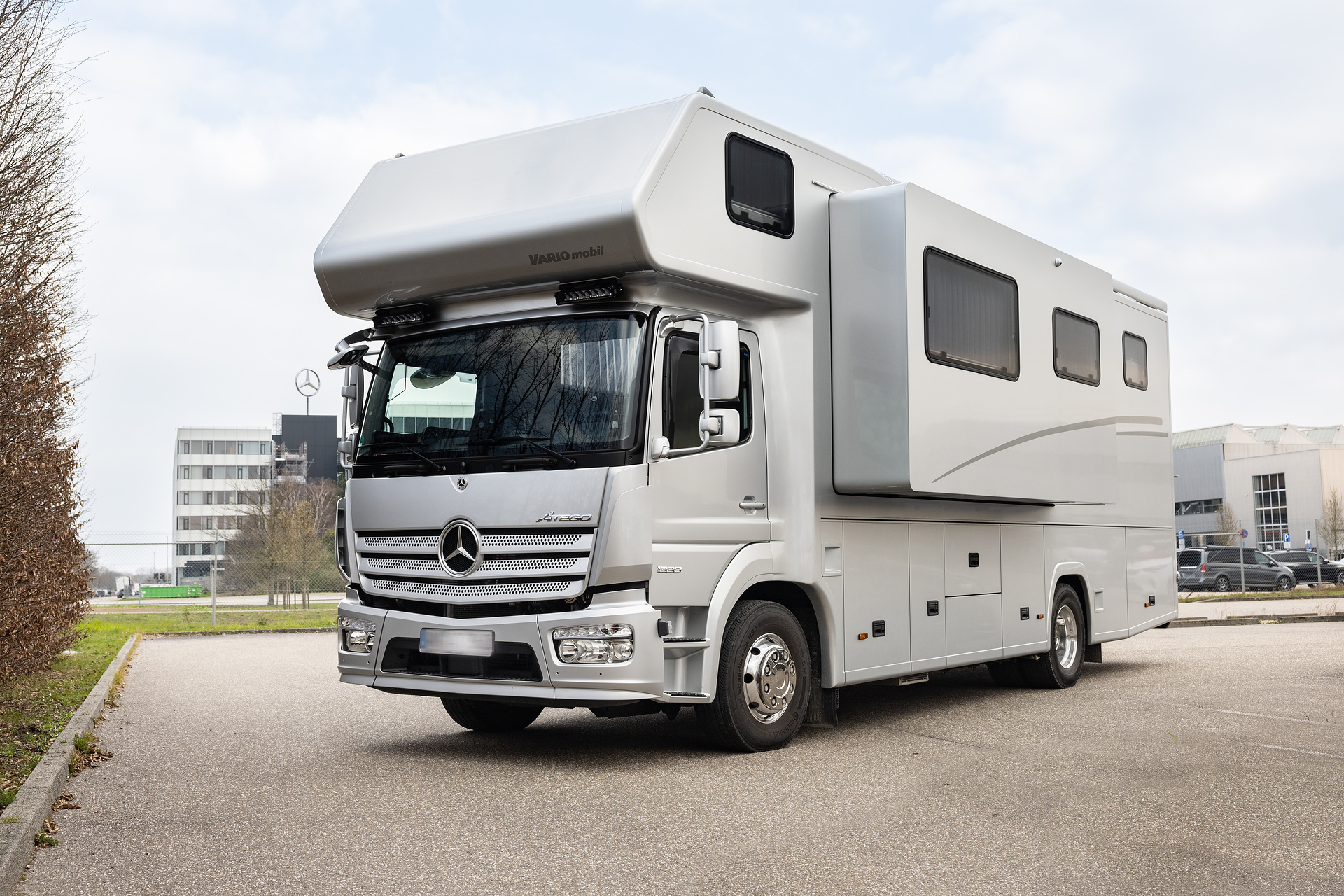 Griff nach den Sternen: Super-Reisemobile zu Gast im Lkw-Werk Wörth von Daimler Truck