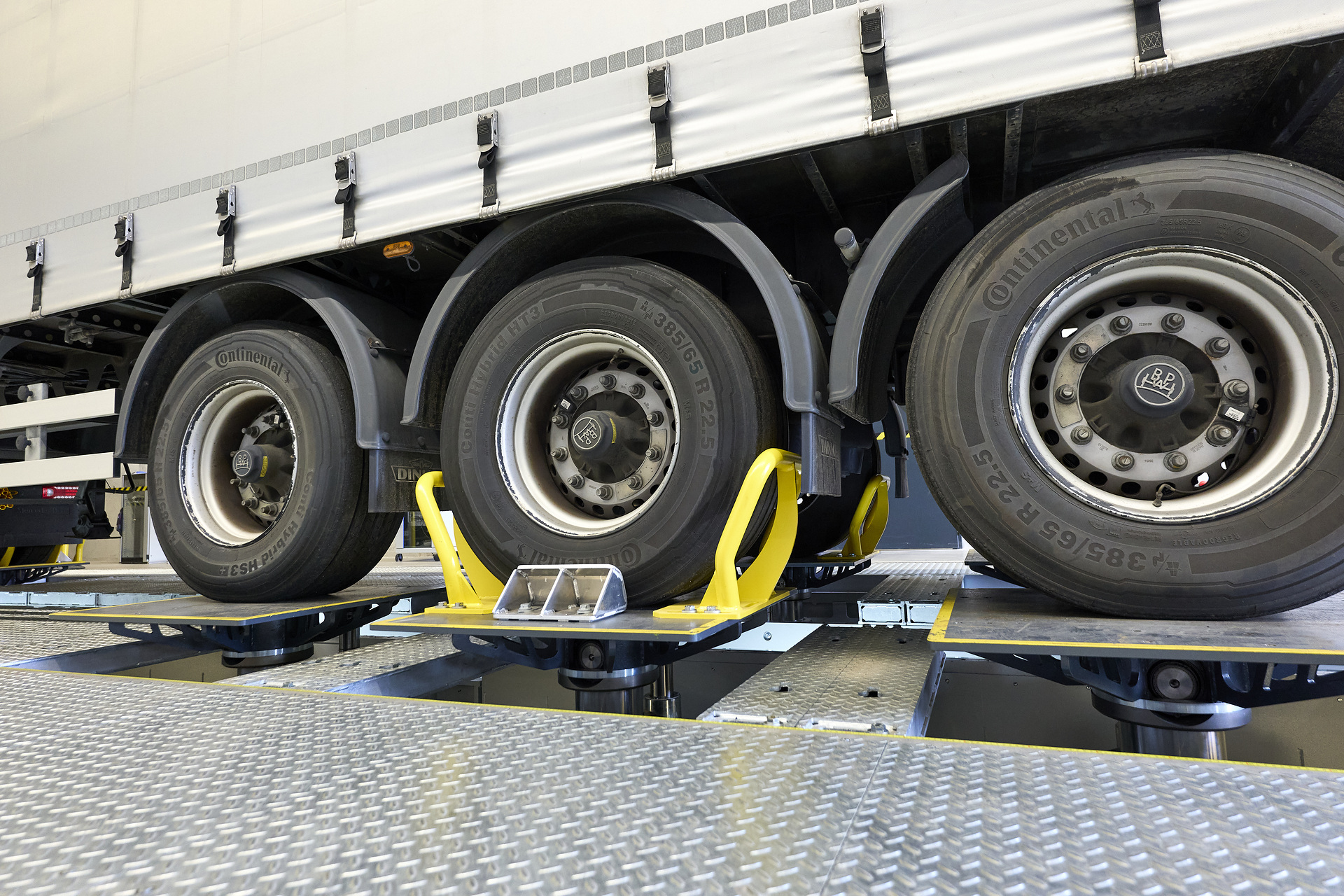 Extensively tried and tested: innovative test facilities safeguard quality standards at Mercedes-Benz Trucks