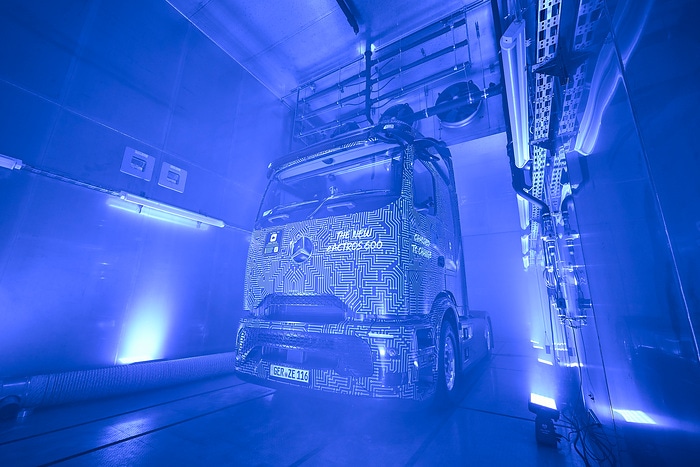 Extensively tried and tested: innovative test facilities safeguard quality standards at Mercedes-Benz Trucks