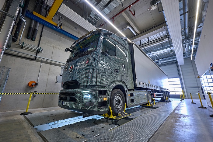 Extensively tried and tested: innovative test facilities safeguard quality standards at Mercedes-Benz Trucks