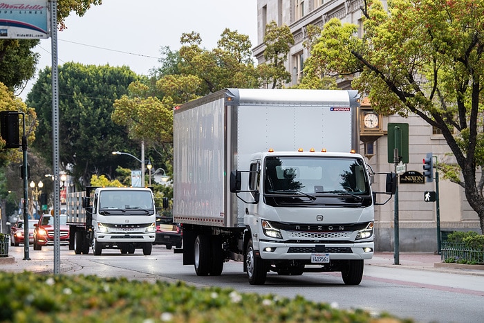 Daimler Truck all-electric brand RIZON: First customer deliveries in California