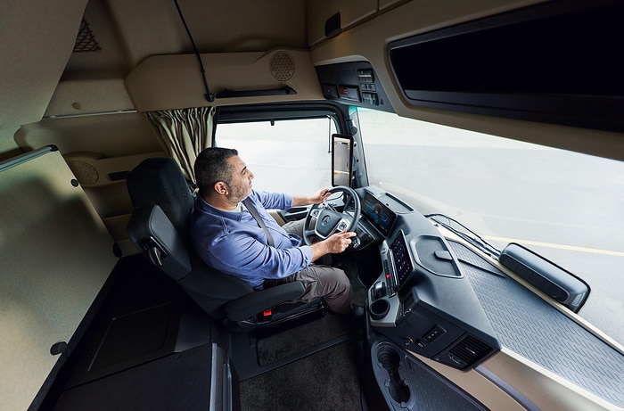 Even more efficiency on the road: The new Actros L from Mercedes-Benz Trucks with its futuristic ProCabin, even better aerodynamics and further optimized assistance systems