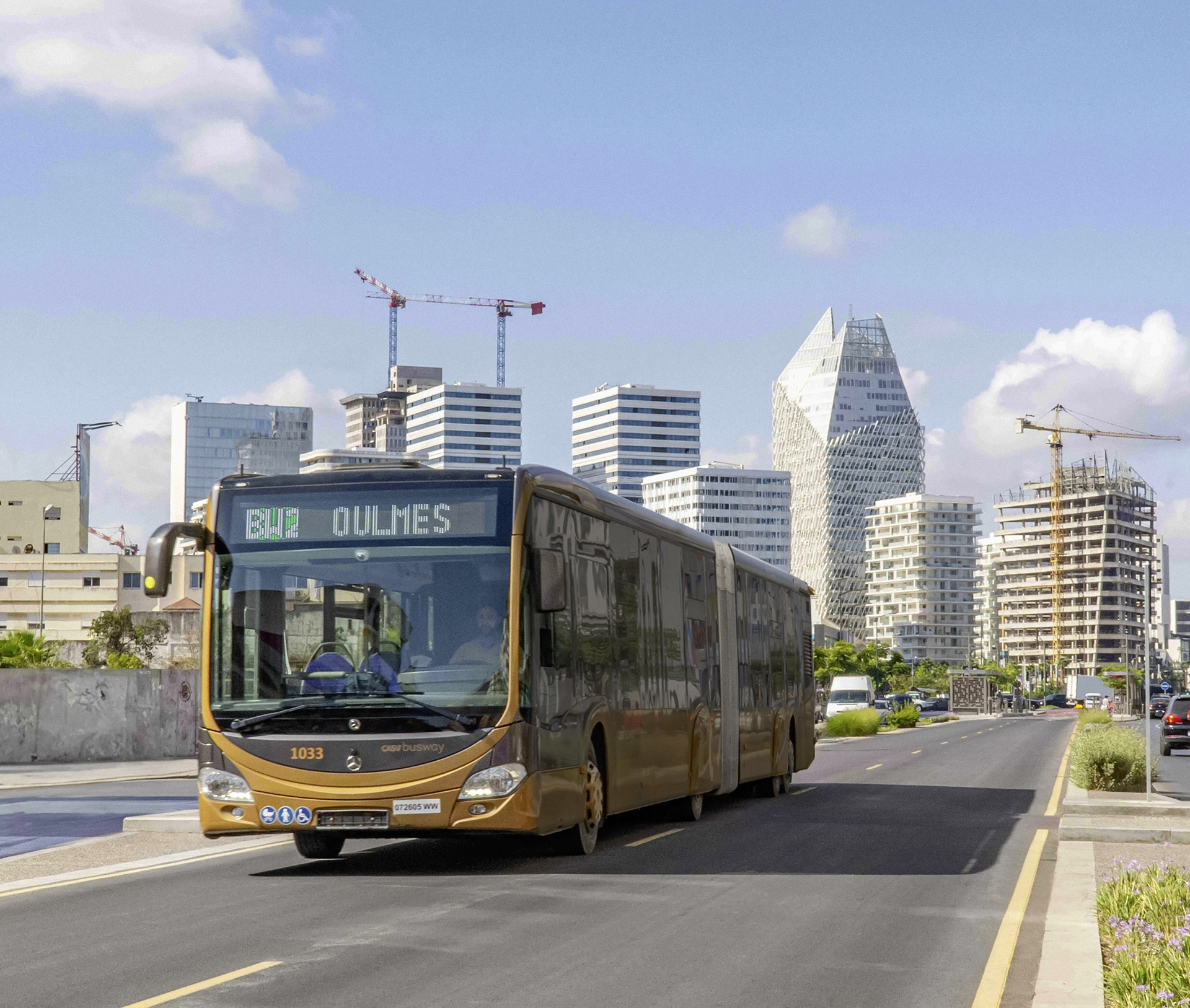 Start des neuen Omnibus-Linienverkehrssystems in Casablanca mit 40 Großraumbussen Mercedes-Benz CapaCity L